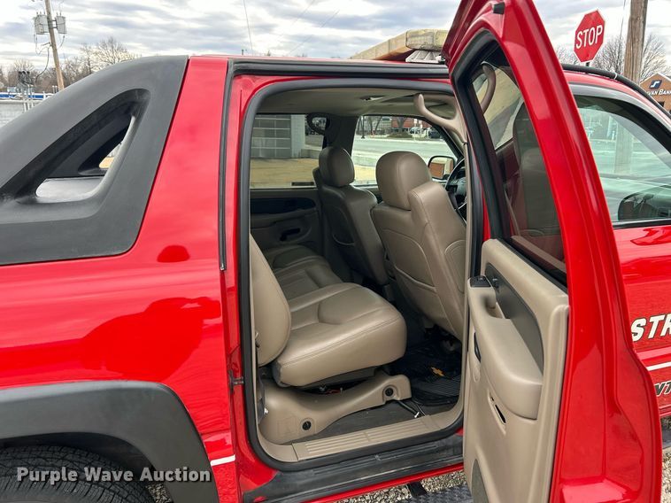 image for item EK2622 2004 Chevrolet Avalanche Crew Cab pickup truck