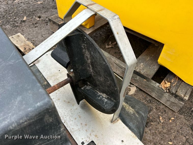 image for item EK2628 (2) Fisher Polycaster spreaders