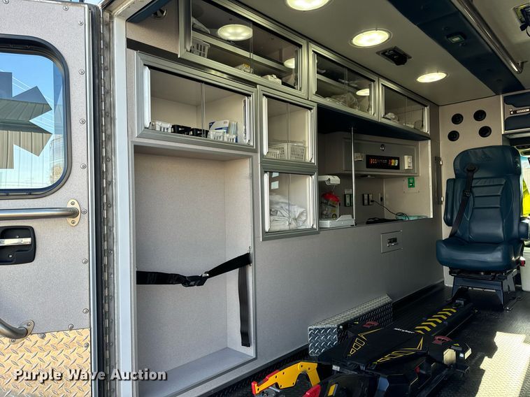 image for item EN5061 2014 Mercedes-Benz Sprinter 3500 ambulance