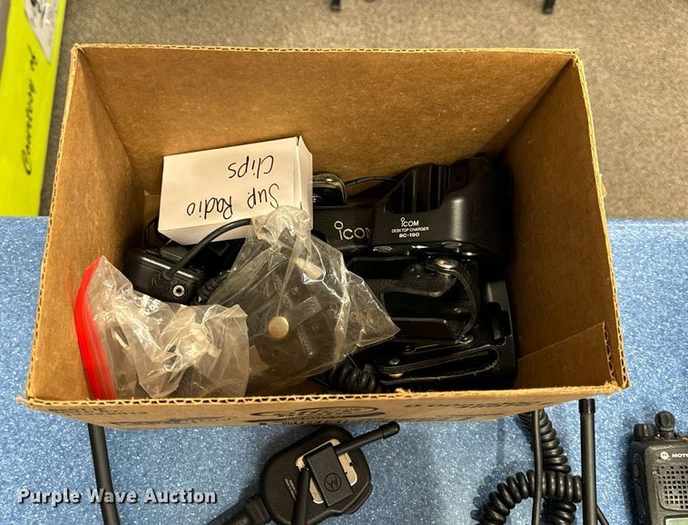 image for item EN5067 (20) radios