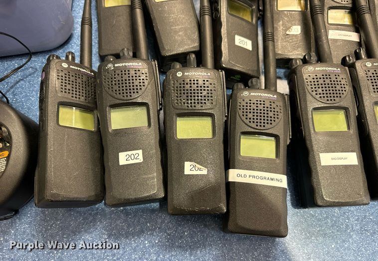 image for item EN5067 (20) radios