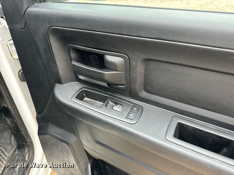 image for item EN5076 2014 Dodge Ram 1500 Crew Cab pickup truck