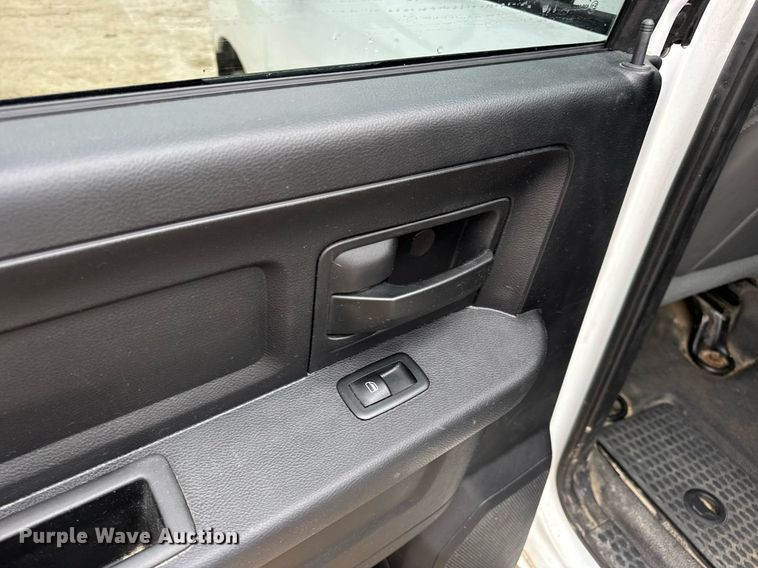 image for item EN5076 2014 Dodge Ram 1500 Crew Cab pickup truck