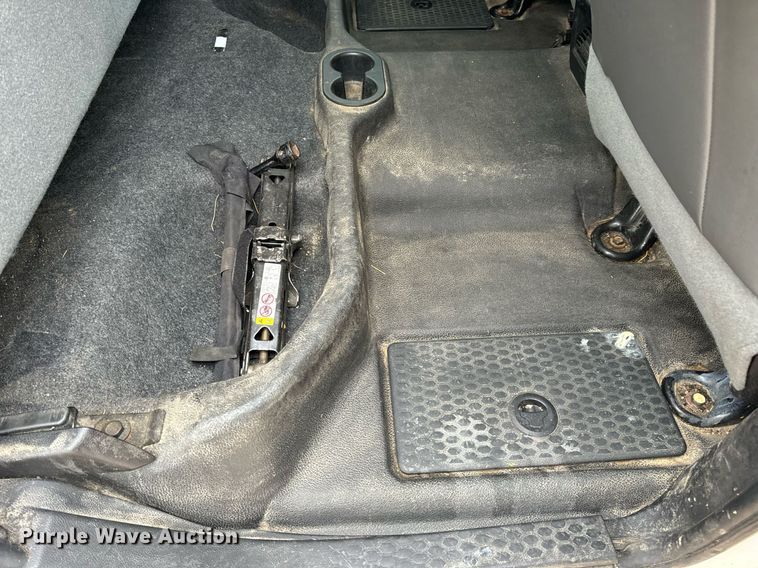 image for item EN5076 2014 Dodge Ram 1500 Crew Cab pickup truck