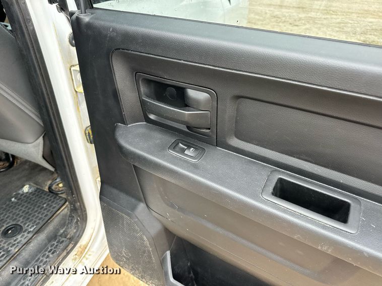 image for item EN5076 2014 Dodge Ram 1500 Crew Cab pickup truck