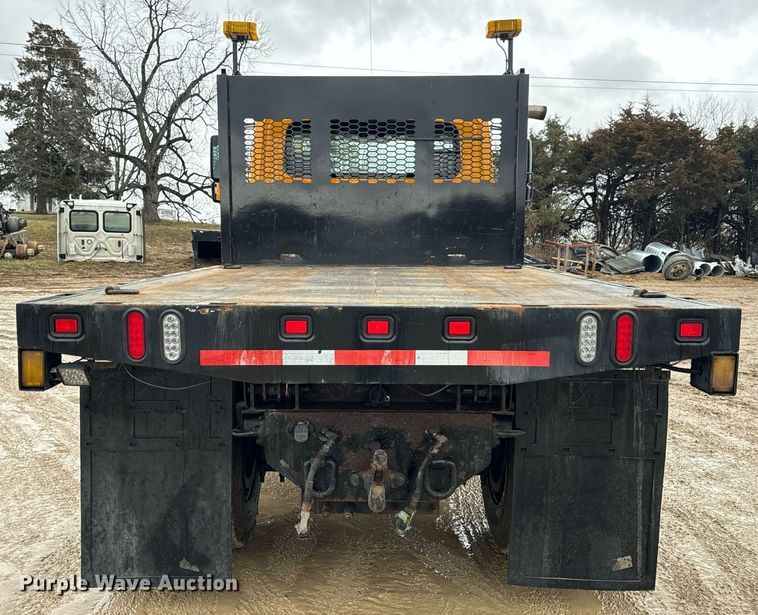 image for item EN5081 2006 International 7400 dump flatbed truck