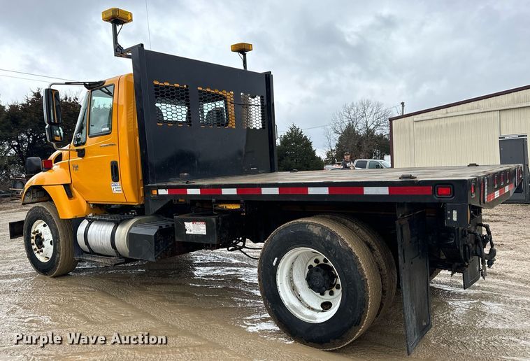 image for item EN5081 2006 International 7400 dump flatbed truck