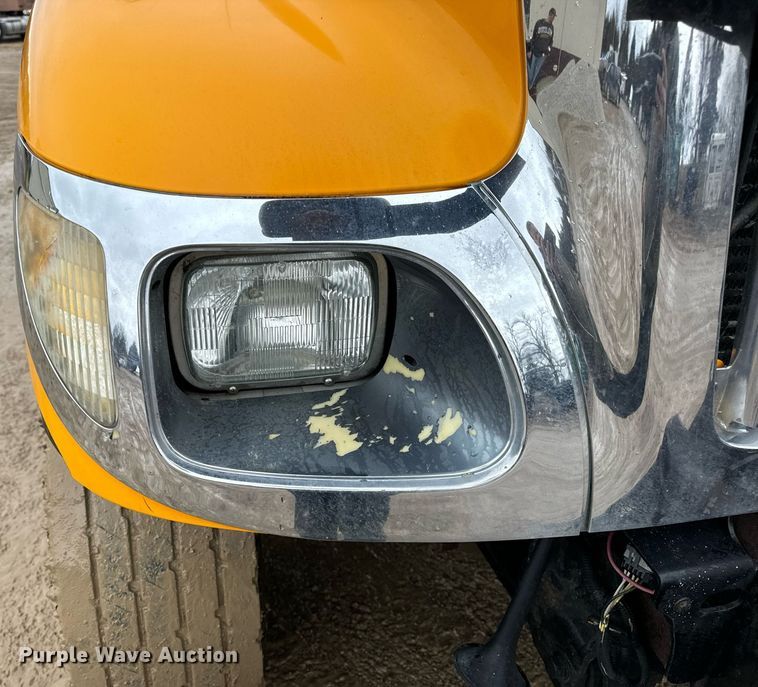 image for item EN5081 2006 International 7400 dump flatbed truck