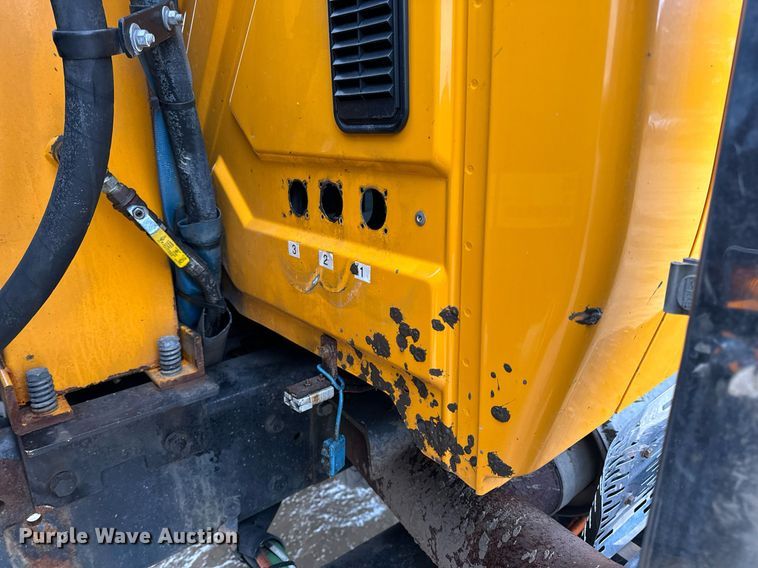 image for item EN5081 2006 International 7400 dump flatbed truck