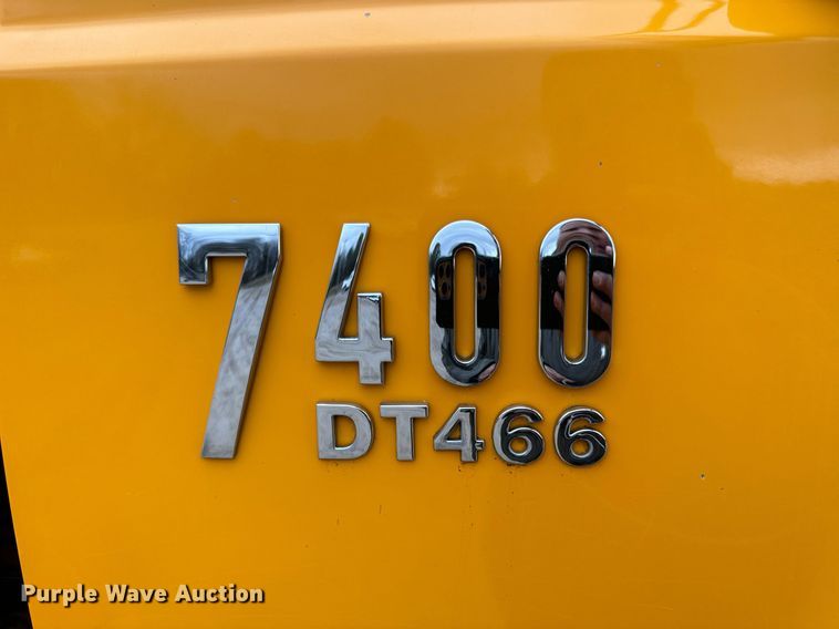 image for item EN5081 2006 International 7400 dump flatbed truck