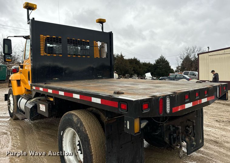 image for item EN5081 2006 International 7400 dump flatbed truck