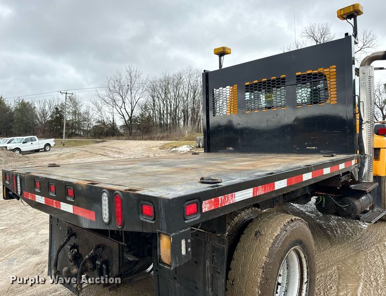 image for item EN5081 2006 International 7400 dump flatbed truck