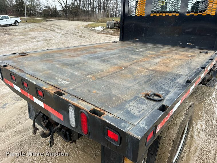 image for item EN5081 2006 International 7400 dump flatbed truck