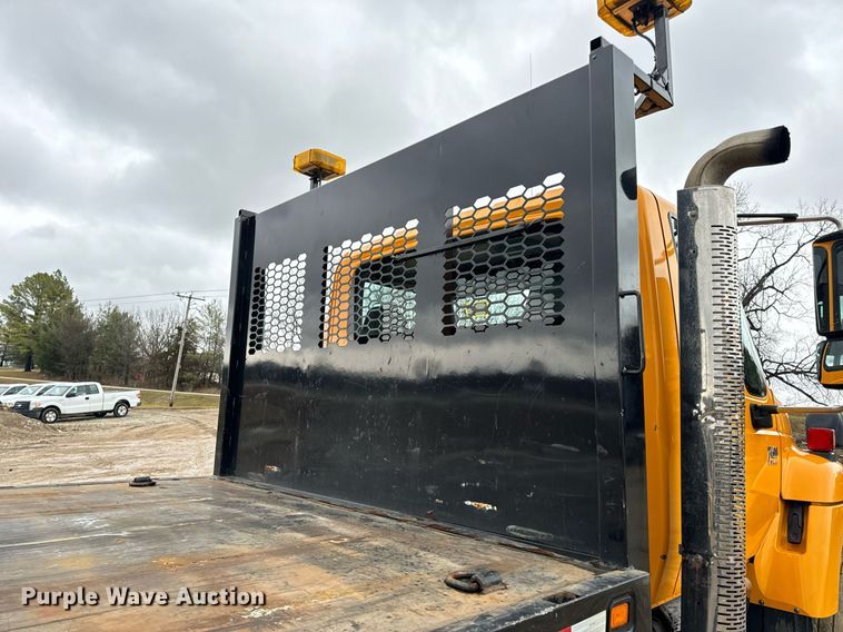 image for item EN5081 2006 International 7400 dump flatbed truck