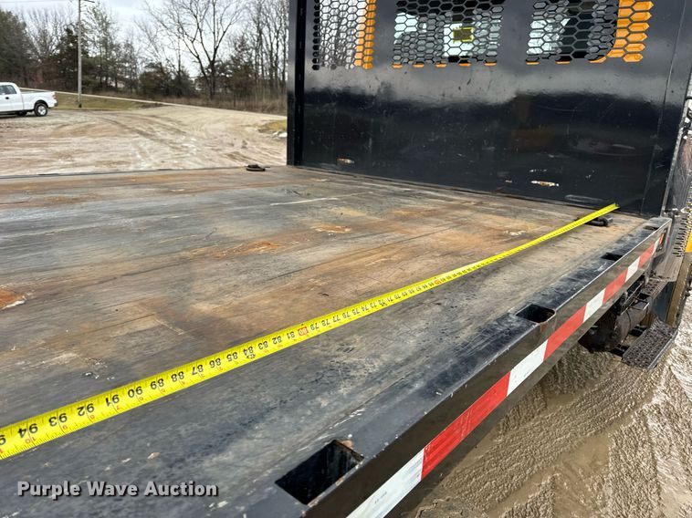 image for item EN5081 2006 International 7400 dump flatbed truck