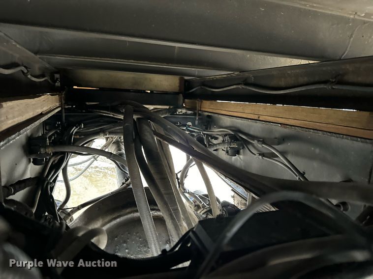 image for item EN5081 2006 International 7400 dump flatbed truck