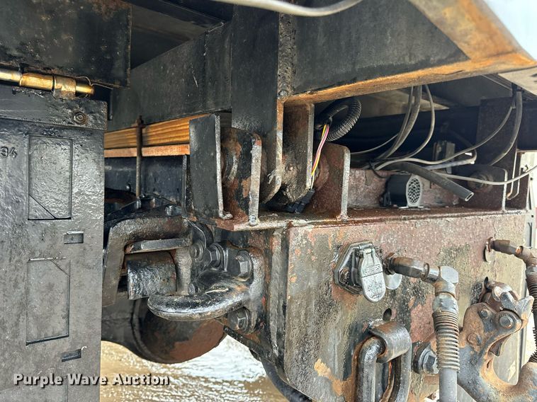 image for item EN5081 2006 International 7400 dump flatbed truck