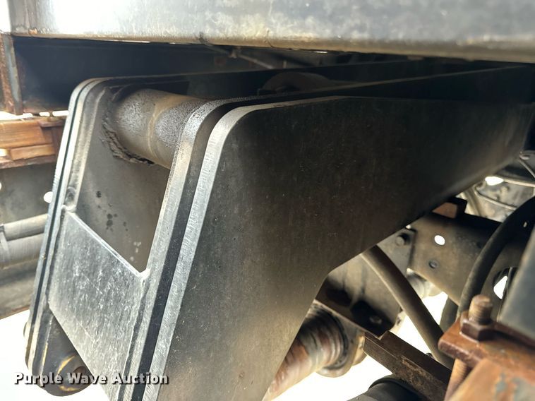 image for item EN5081 2006 International 7400 dump flatbed truck