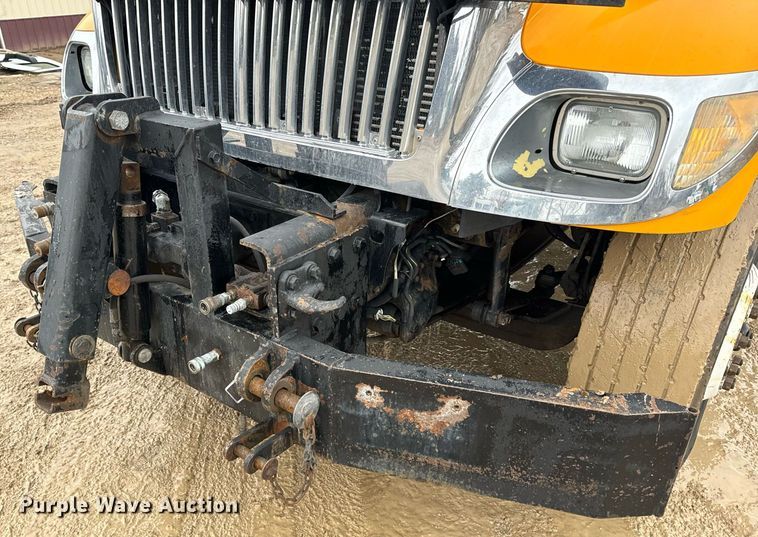 image for item EN5081 2006 International 7400 dump flatbed truck