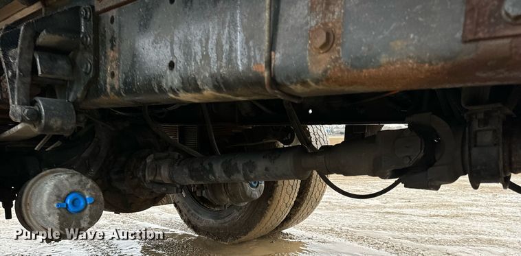 image for item EN5081 2006 International 7400 dump flatbed truck