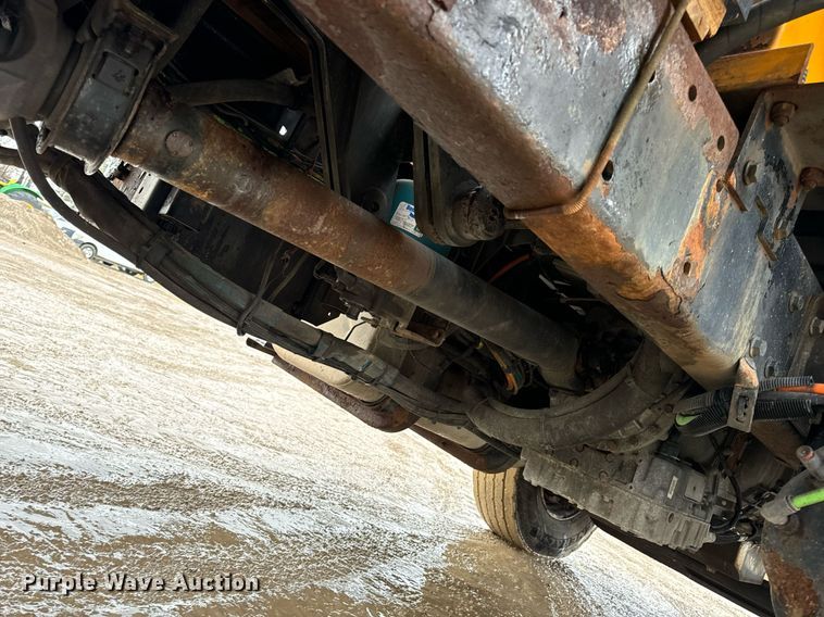 image for item EN5081 2006 International 7400 dump flatbed truck