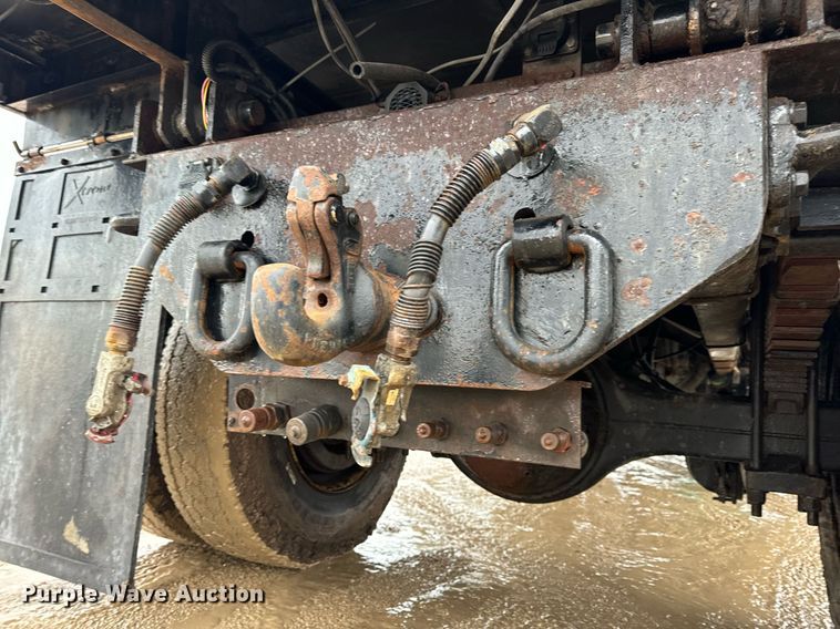 image for item EN5081 2006 International 7400 dump flatbed truck