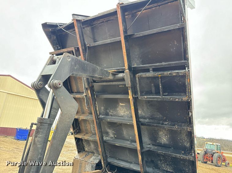 image for item EN5081 2006 International 7400 dump flatbed truck