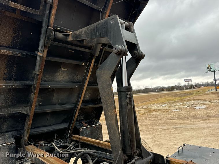 image for item EN5081 2006 International 7400 dump flatbed truck