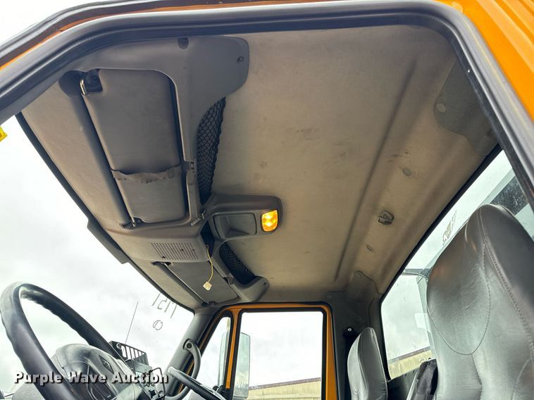 image for item EN5081 2006 International 7400 dump flatbed truck