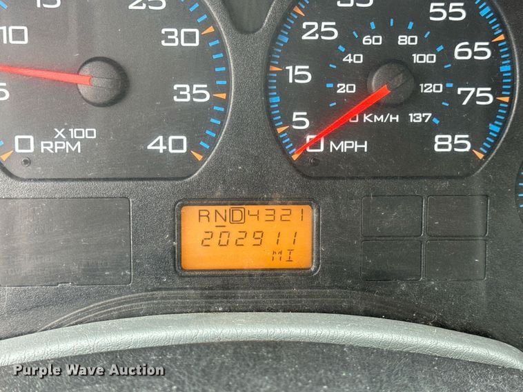 image for item EN5081 2006 International 7400 dump flatbed truck