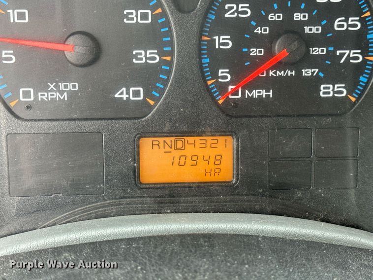 image for item EN5081 2006 International 7400 dump flatbed truck