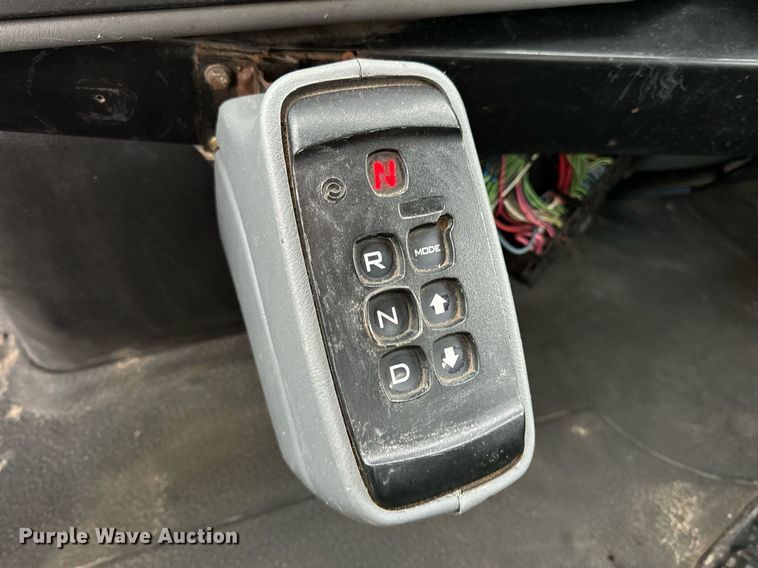 image for item EN5081 2006 International 7400 dump flatbed truck