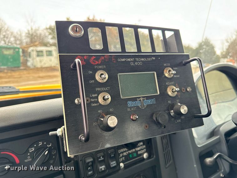 image for item EN5081 2006 International 7400 dump flatbed truck