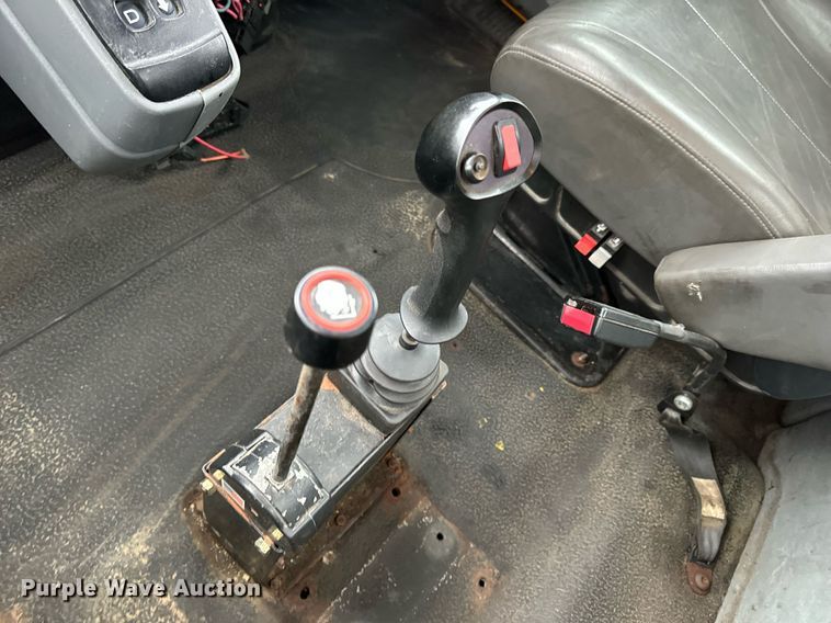 image for item EN5081 2006 International 7400 dump flatbed truck