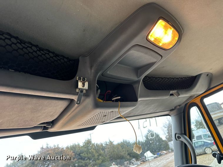 image for item EN5081 2006 International 7400 dump flatbed truck