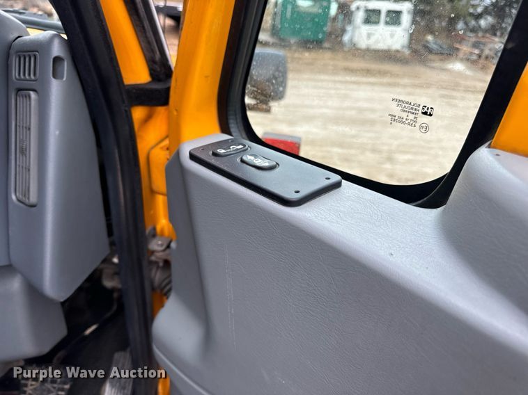 image for item EN5081 2006 International 7400 dump flatbed truck