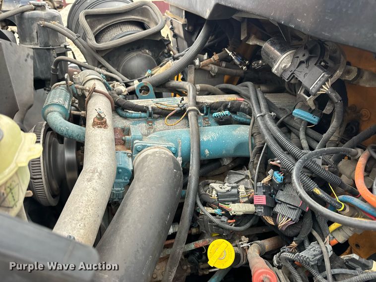 image for item EN5081 2006 International 7400 dump flatbed truck