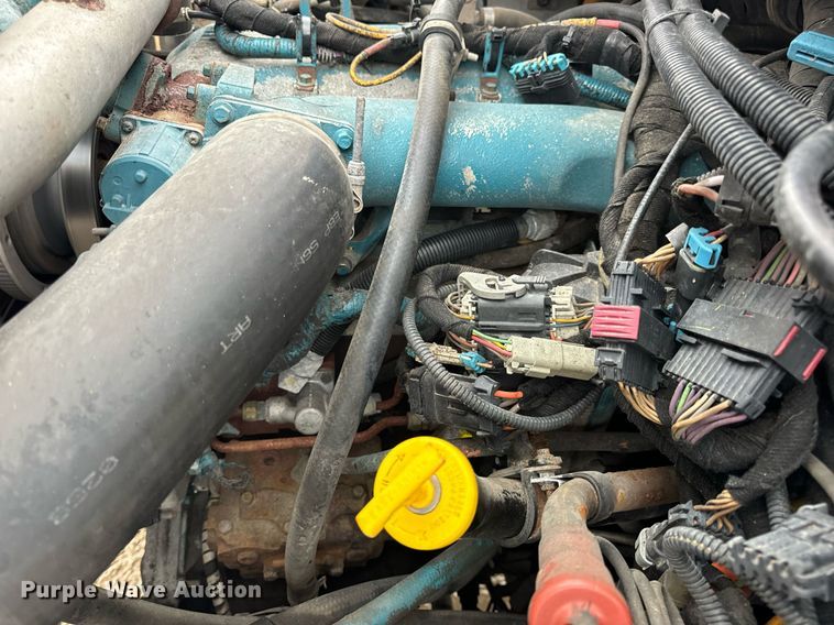 image for item EN5081 2006 International 7400 dump flatbed truck