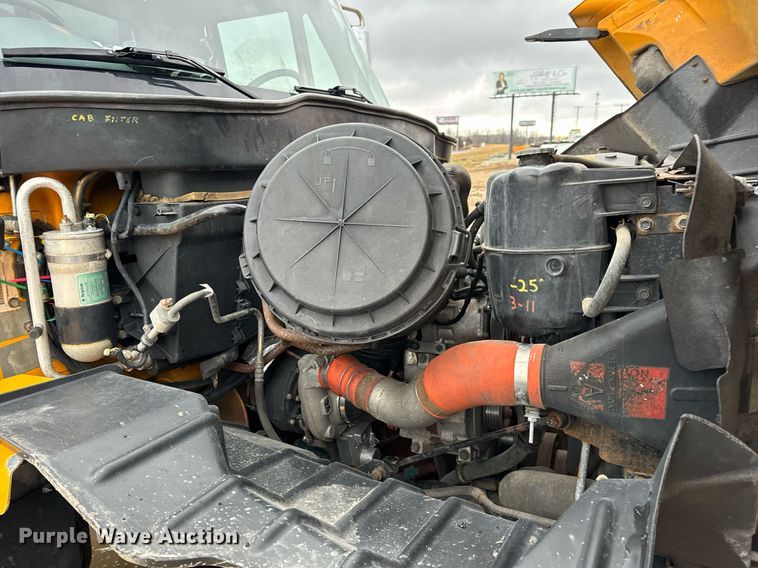 image for item EN5081 2006 International 7400 dump flatbed truck