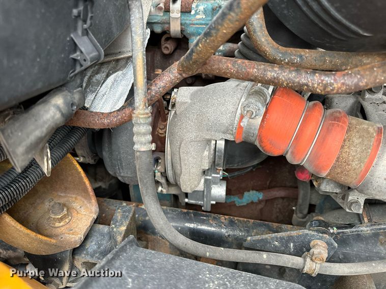 image for item EN5081 2006 International 7400 dump flatbed truck