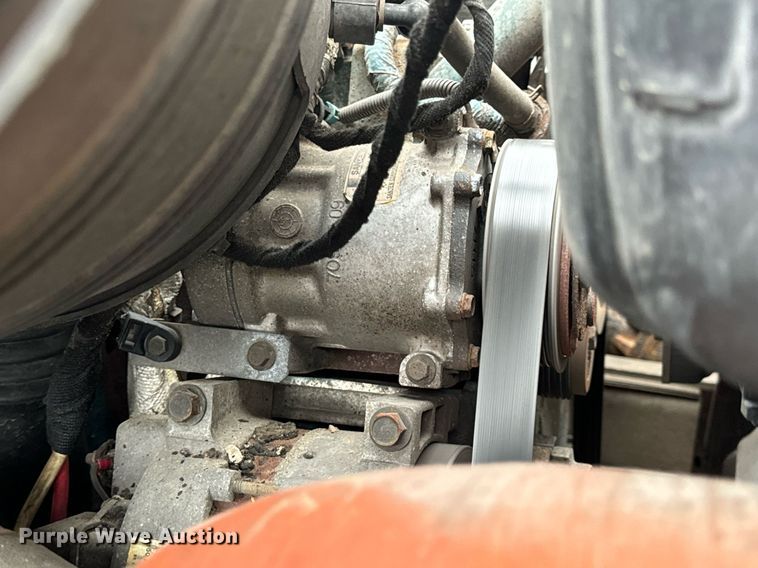 image for item EN5081 2006 International 7400 dump flatbed truck