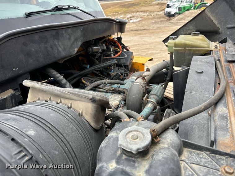 image for item EN5081 2006 International 7400 dump flatbed truck