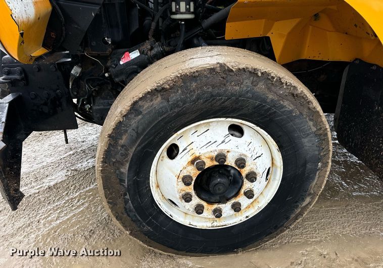 image for item EN5081 2006 International 7400 dump flatbed truck