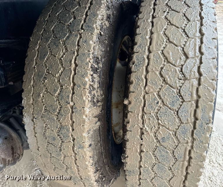 image for item EN5081 2006 International 7400 dump flatbed truck