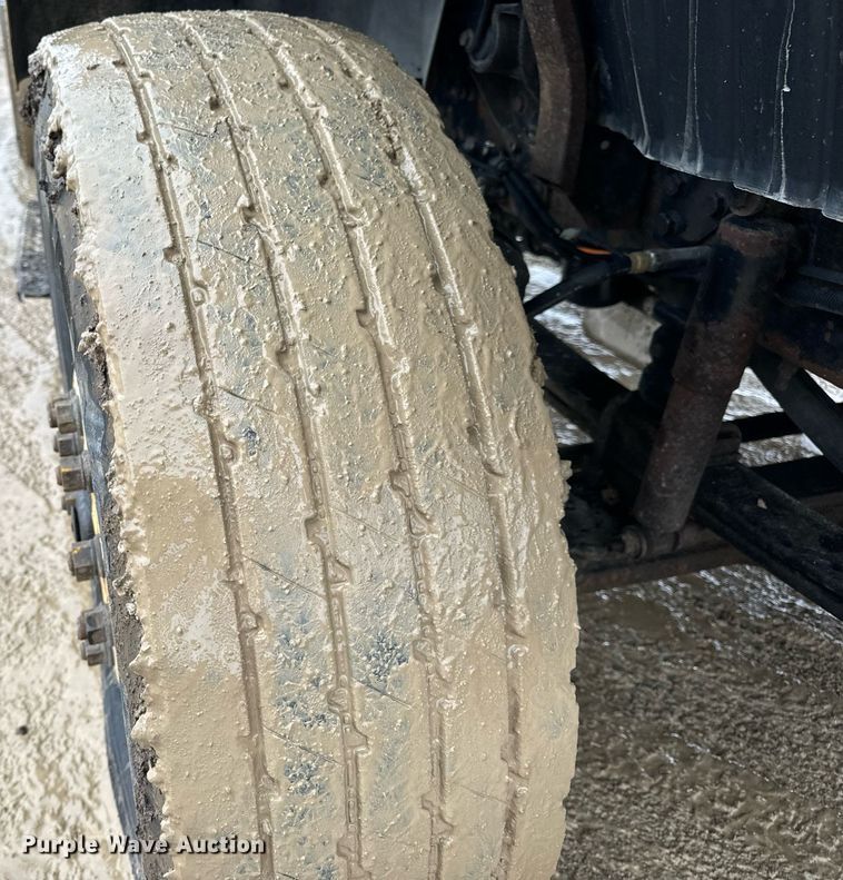 image for item EN5081 2006 International 7400 dump flatbed truck