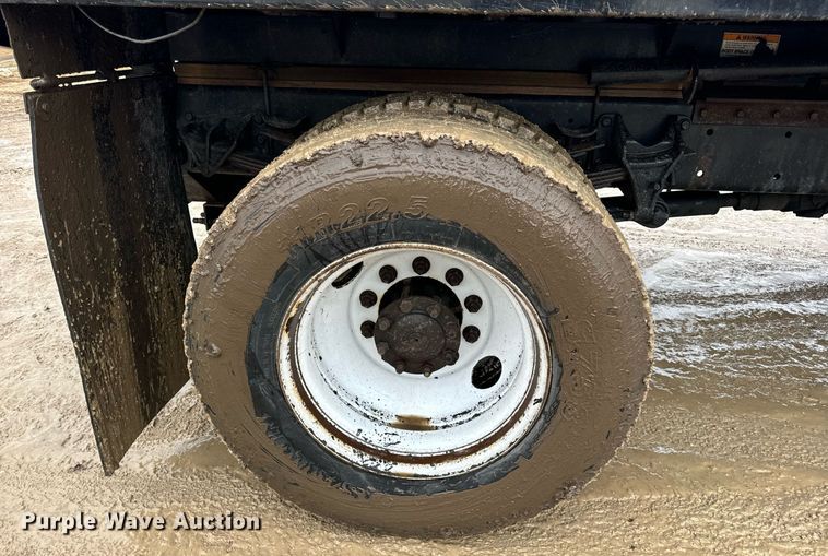 image for item EN5081 2006 International 7400 dump flatbed truck