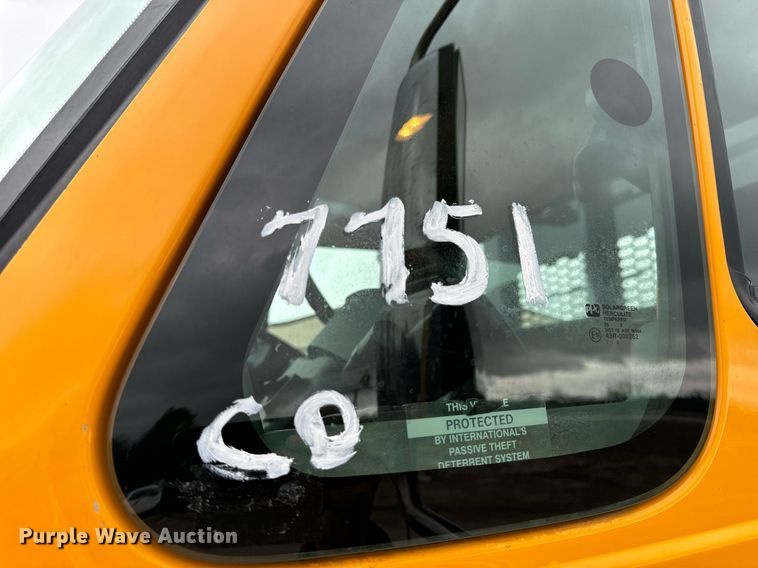 image for item EN5081 2006 International 7400 dump flatbed truck