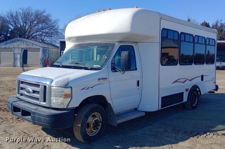 image for item EO0540 2008 Ford E450 shuttle bus
