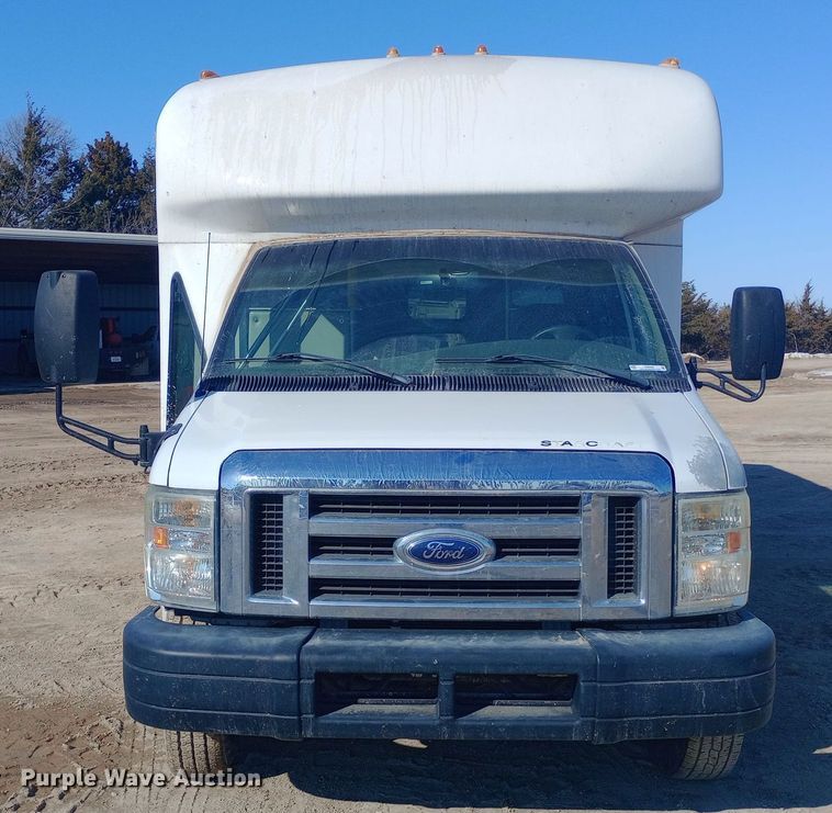 image for item EO0540 2008 Ford E450 shuttle bus