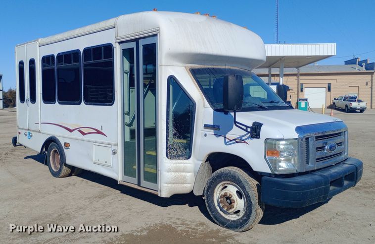 image for item EO0540 2008 Ford E450 shuttle bus